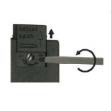 打開保護蓋,調節設定點螺絲